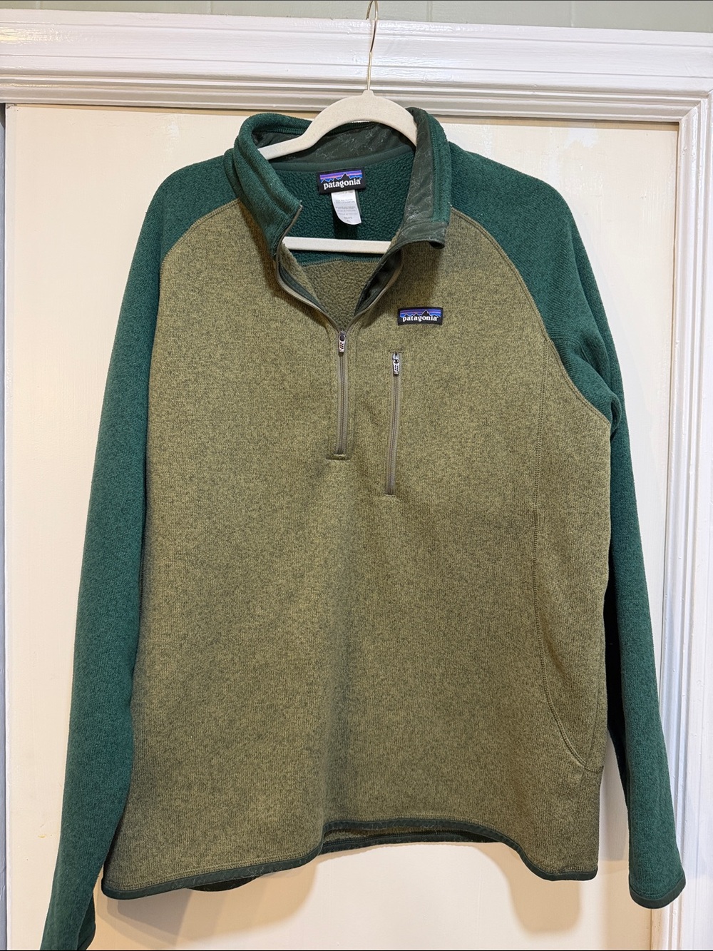 Patagonia Men’s Two-Tone Green Zip-Up Fleece Pullover